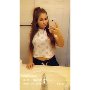 Meet your Posher, Alyssa